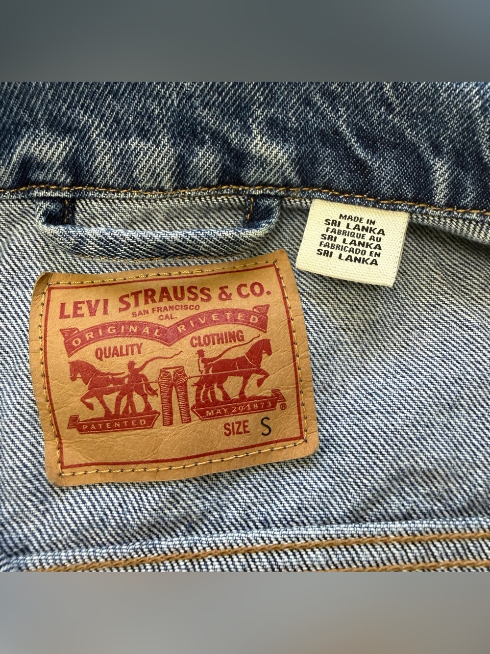Levi’s Denim Trucker Jacket Women’s Small Blue Distressed Ripped 100% Cotton - Picture 8 of 12